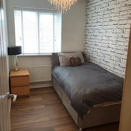 Double Room With En-Suite. Central For North West Rainhill Exterior foto